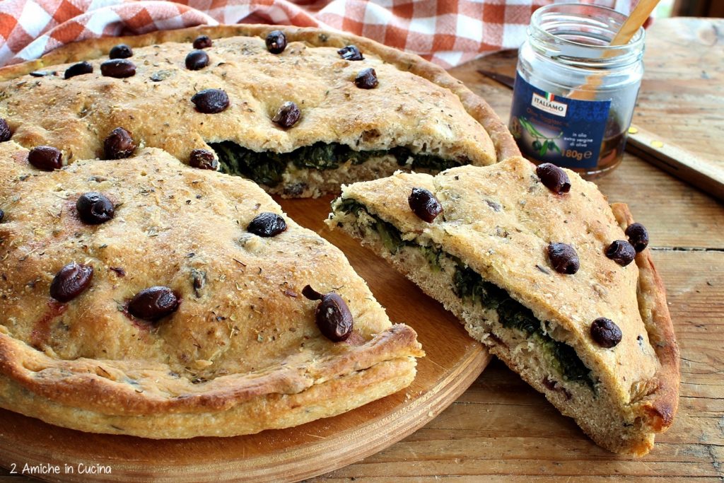 Focaccia alle olive taggiasche e cicoria