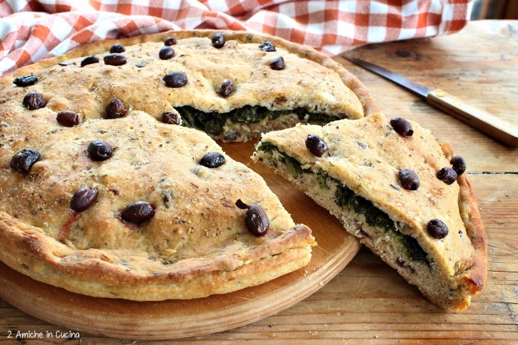 Focaccia alle olive taggiasche e cicoria