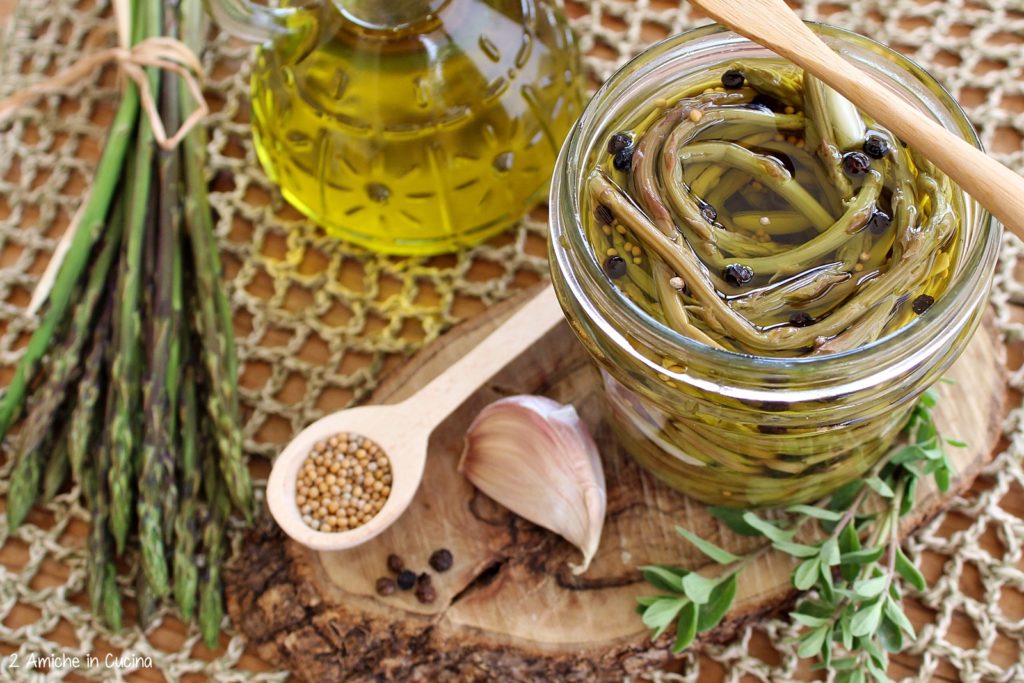 Asparagi sott'olio speziati