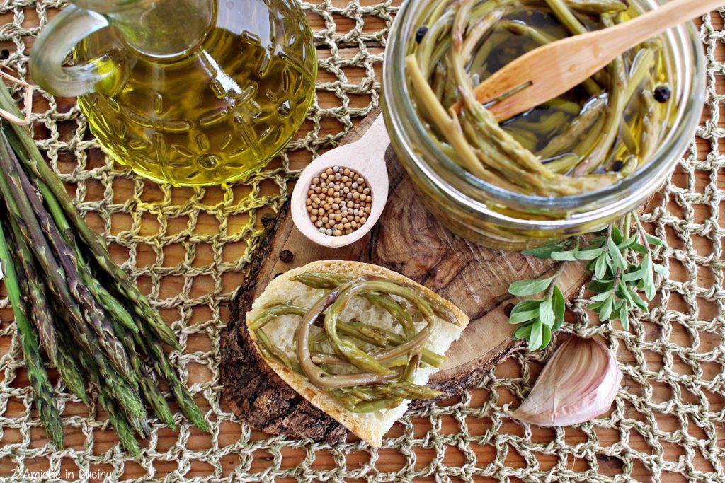 Asparagi sott'olio speziati