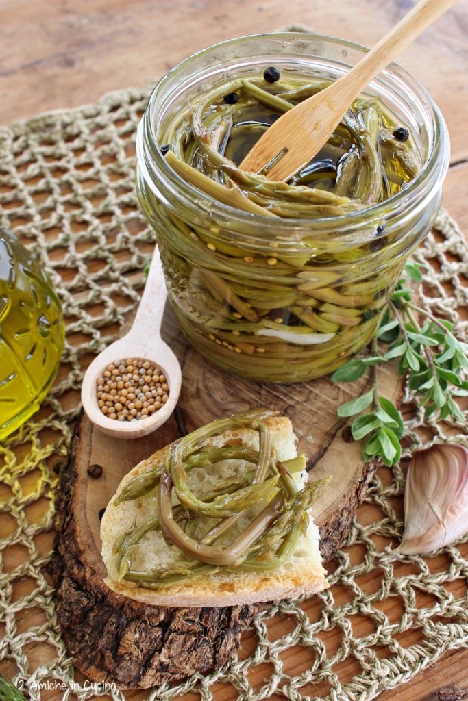 Asparagi sott'olio speziati