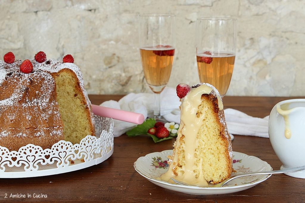 Torta alla birra e cioccolato bianco con fragoline e crema alla birra rosè 