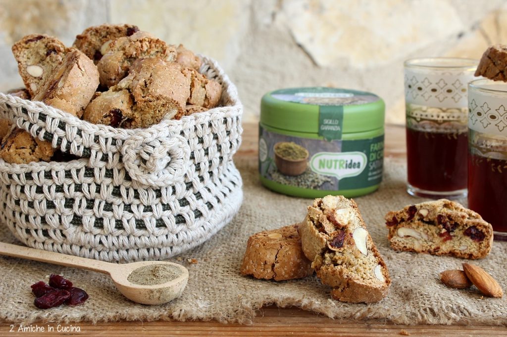 tozzetti alla canapa- mandorle- mirtilli - ricette con la canapa