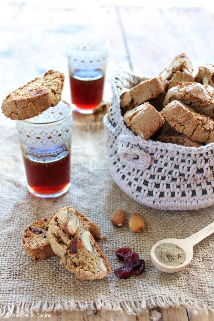 tozzetti alla canapa- mandorle- mirtilli - ricette con la canapa