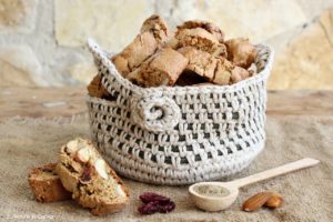 tozzetti alla canapa- mandorle- mirtilli - ricette con la canapa