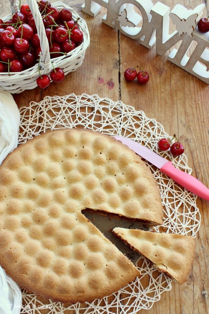 crostata di ciliegie, frollini e cioccolato