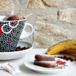 Ghiaccioli al caffè, banana, biscotti e spezie