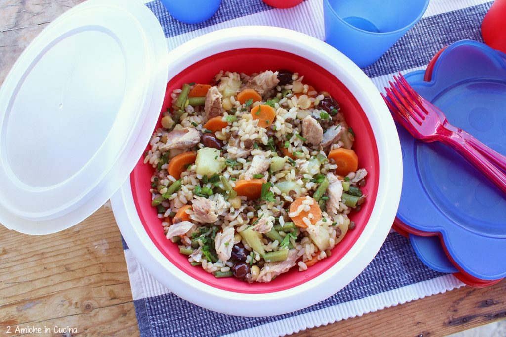 insalata di cereali e legumi con patate, fagiolini e sgombro al naturale