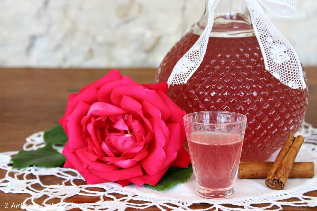 liquore alle rose- cannella- liquori fatti in casa