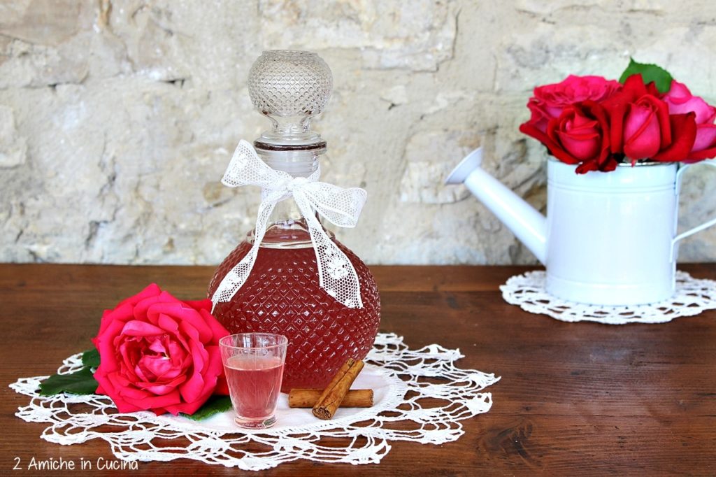 liquore alle rose - cannella- liquori fatti in casa