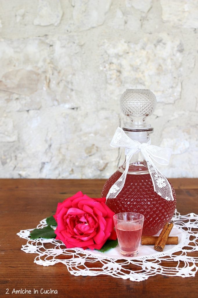 liquore alle rose- cannella- liquori fatti in casa