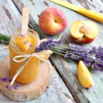 confettura di pesche profumata alla lavanda