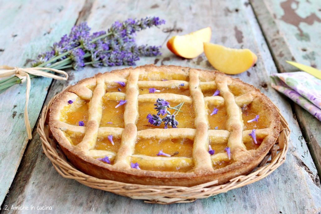 crostata pesche e lavanda, dolce semplice e profumato