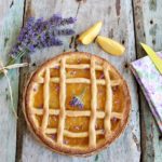 crostata pesche e lavanda, dolce semplice e profumato