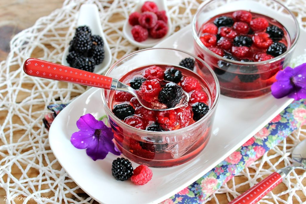 Gelatina di vino Cerasuolo con frutti di bosco