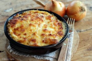 Parmigiana di cipolle di cannara con besciamella alla paprica