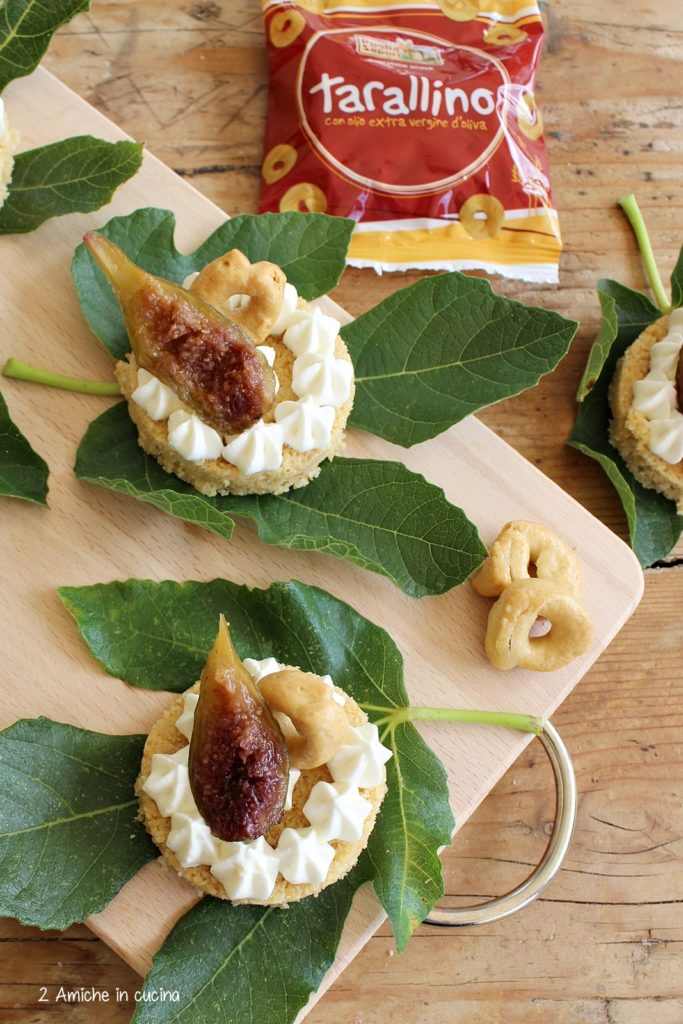 tartellette di taralli con crema al caprino e fichi sciroppati