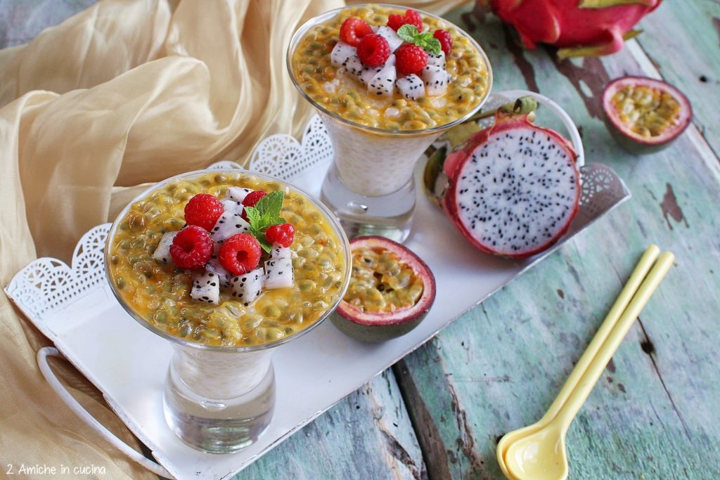 Budino di perle di tapioca al latte di cocco, dragon fruit e frutto della passione