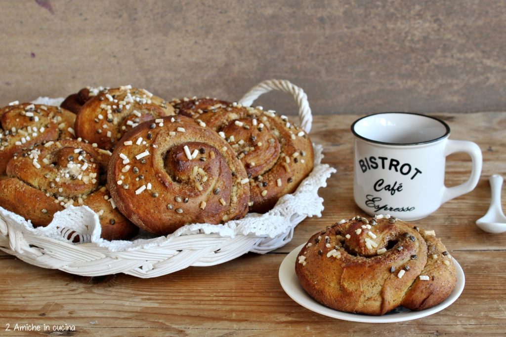 Cinnamon rolls alla canapa per il cinnamon buns day
