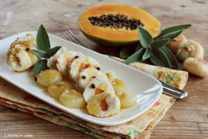 Involtini di pollo e papaia, con cipolla di Cannara e salvia, ricetta di Gianfranco Vissani per la Festa della cipolla di Cannara