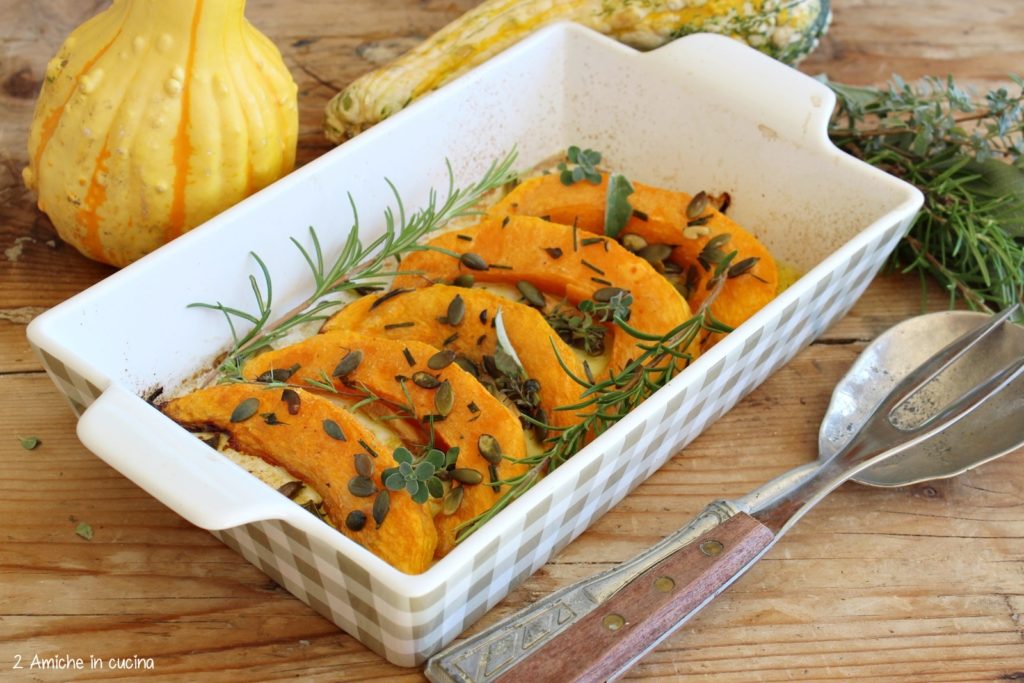 Zucca al forno con erbe aromatiche, semi e olio aromatizzato allo zenzero