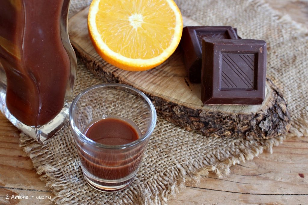 Liquore al cioccolato fondente e arancia, senza latte e senza panna