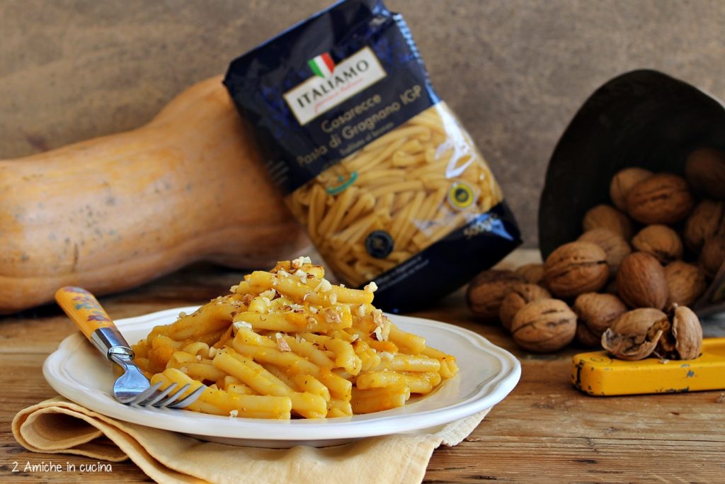Pasta zucca e noci, ricetta vegan