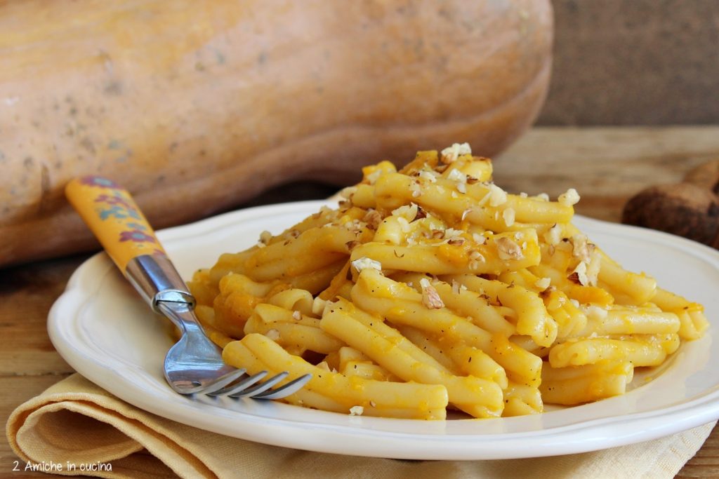 Pasta zucca e noci, ricetta vegan