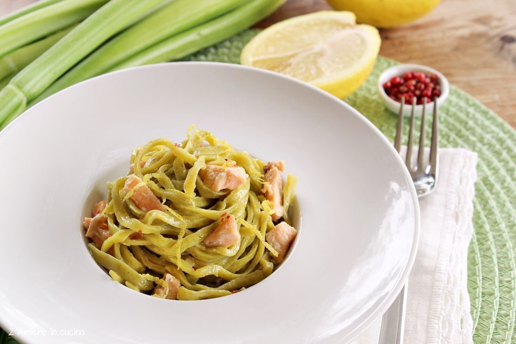 strangozzi al sedano nero di Trevi con salmone, profumati con scorzette di limone