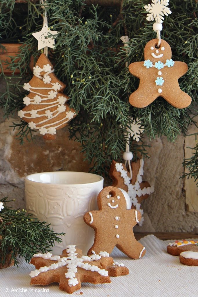 Biscotti di panpepato di Nigella per l'albero di Natale