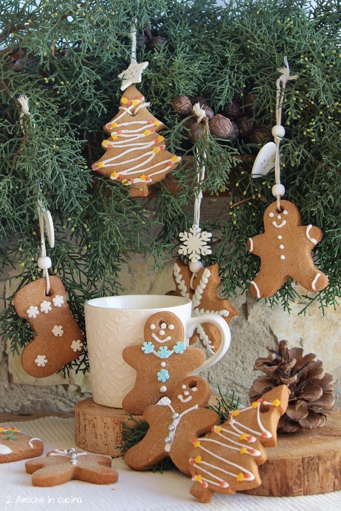 Biscotti di panpepato di Nigella per l'albero di Natale