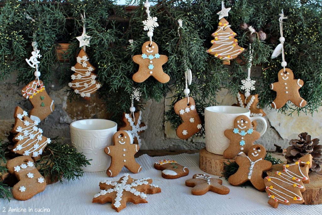 Biscotti di panpepato di Nigella per l'albero di Natale