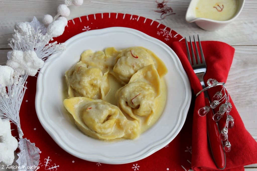 Cappellacci con fonduta di pecorino di Norcia allo zafferano in stimmi