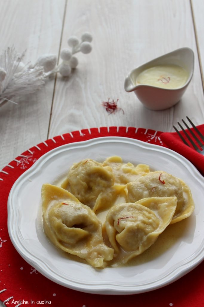 Cappellacci con fonduta di pecorino di Norcia allo zafferano in stimmi