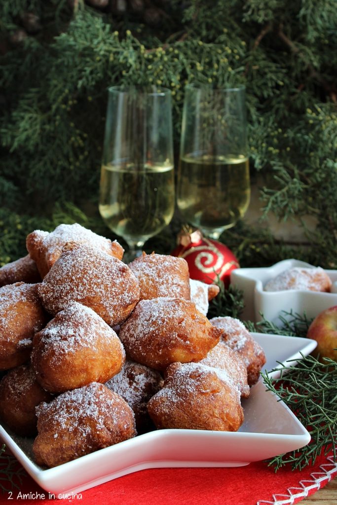 Frittelle olandesi con le mele - Oliebollen met appel ricetta tipica olandese di Capodanno