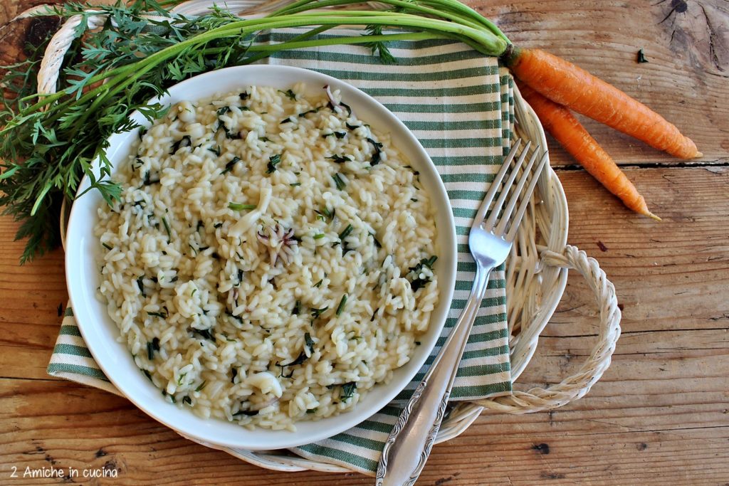 Ricetta per preparare il risotto con foglie di carote e seppioline.