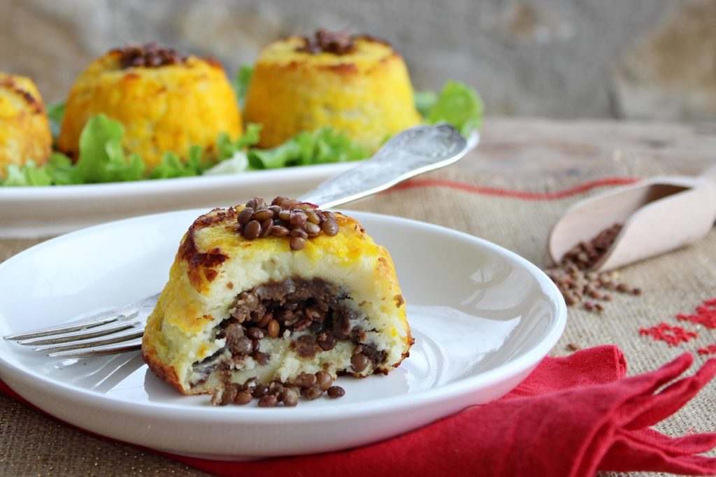 Tortini di patate allo zafferano purissimo in stimmi umbro con crema di lenticchie di Colfiorito al tartufo