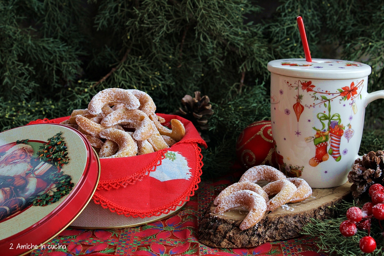 Vanillekipferl i biscotti alla vaniglia e mandorle tipici del Natale in Austria
