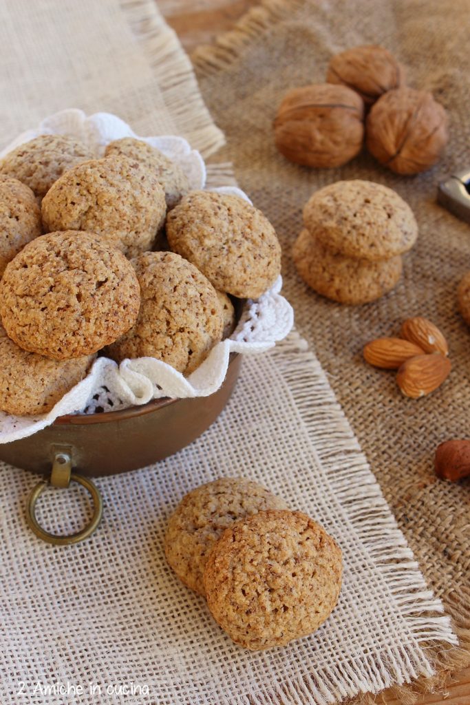 Ricetta degli amaretti della nonna con frutta secca mista