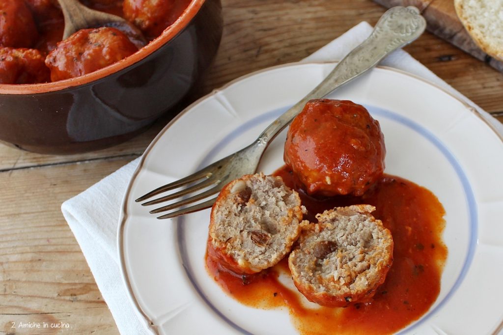 Interno delle polpette con pinoli e uvetta, ricetta tipica umbra