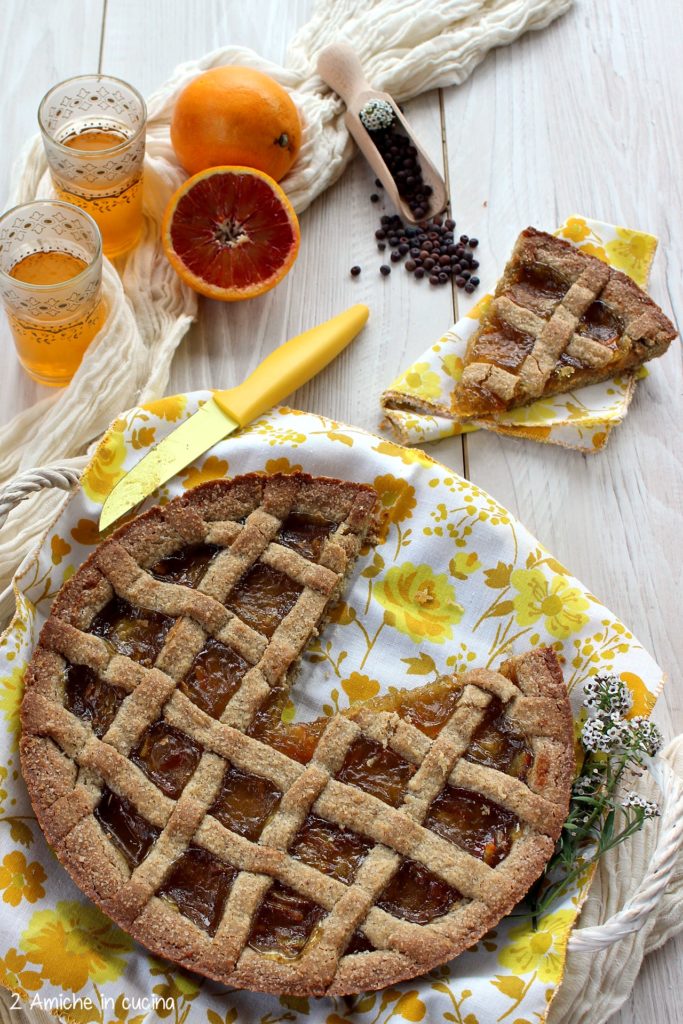 Crostata per la colazione con farina di roveja e marmellata di arance