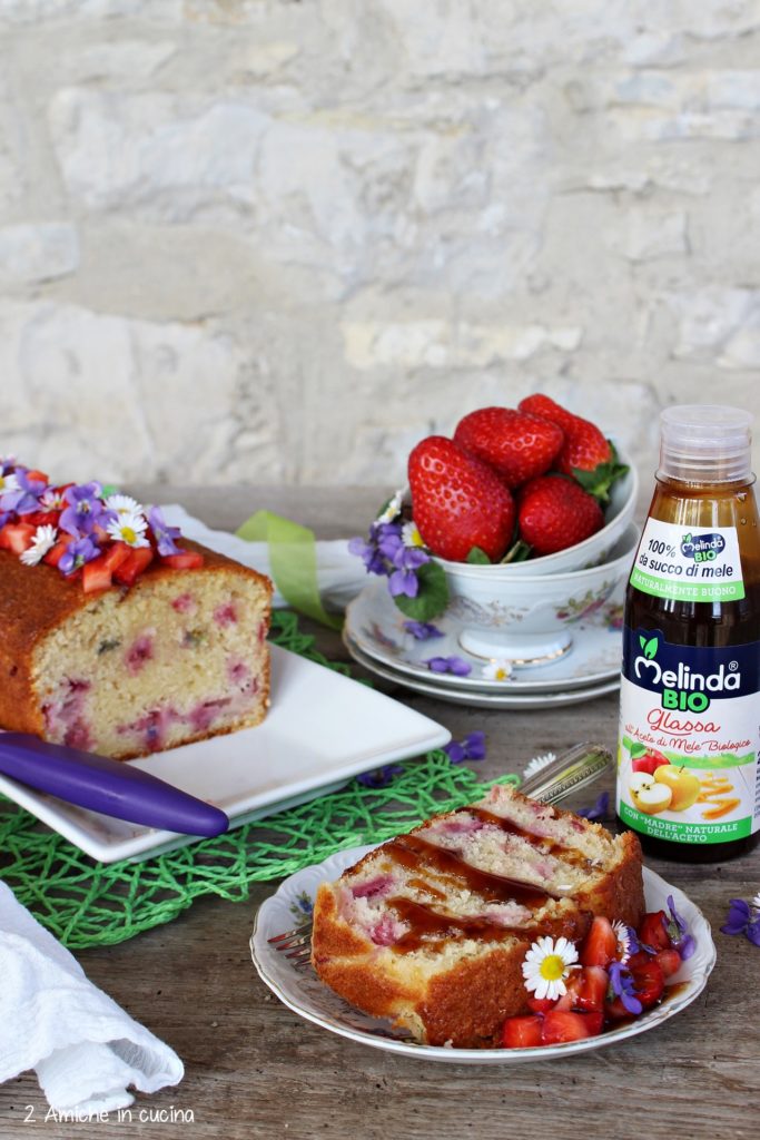 Plumcake alle fragole e fiori con aceto di mele