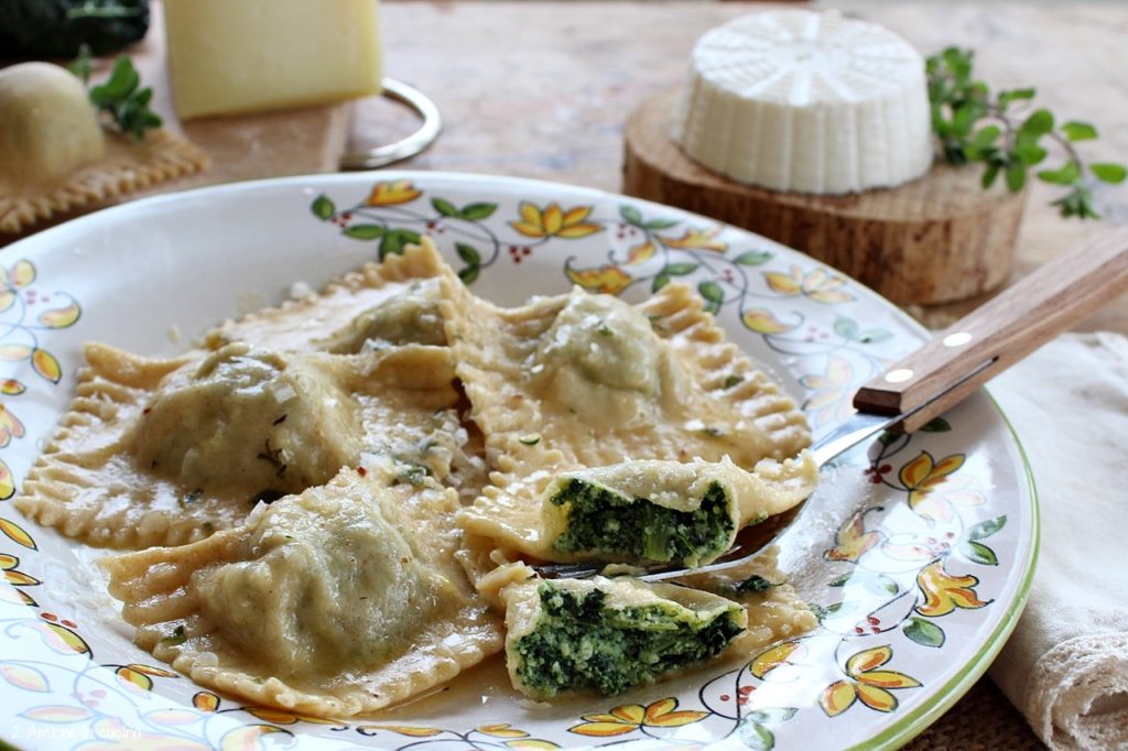 Interno dei ravioli alla ricotta e cavolo nero