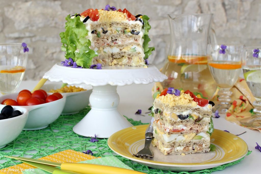 Torta salata a strati da fare senza accendere il forno con il pane da tramezzino