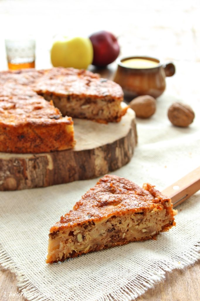 Interno della torta di polenta e mele