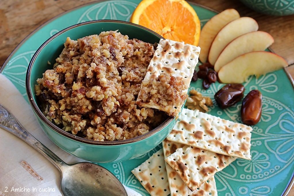 Charoset e pane azzimo per il seder di Pesach