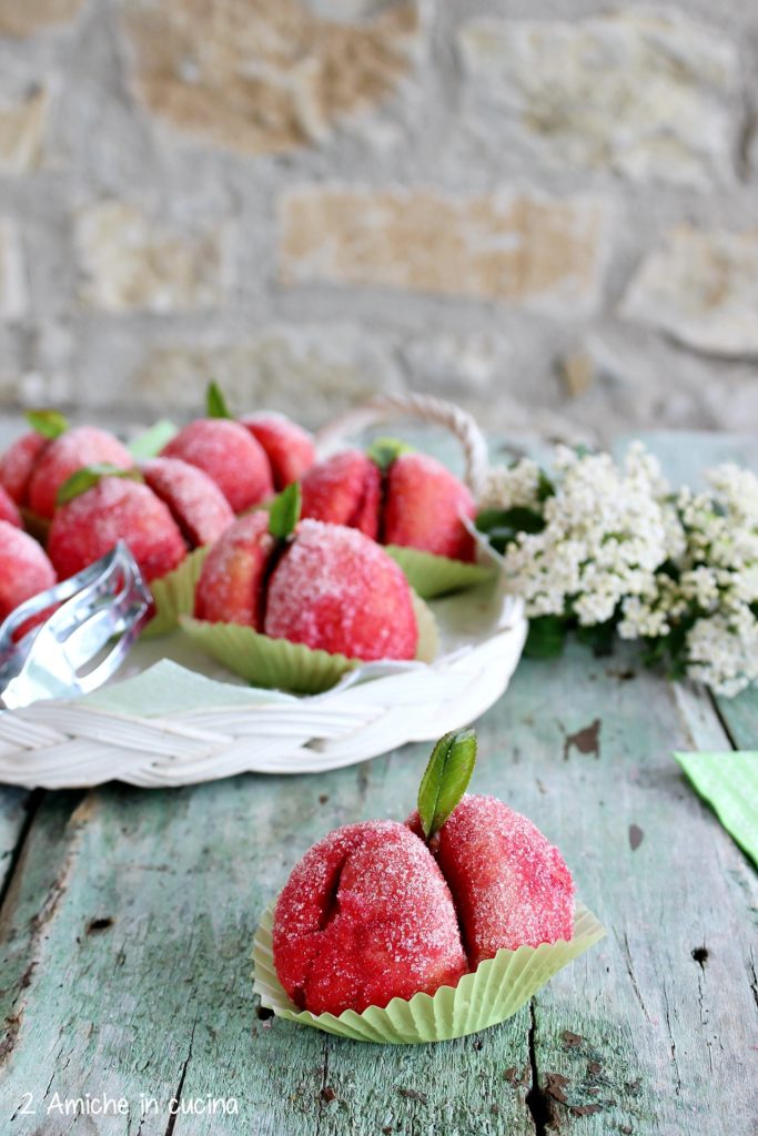 Pesche dolci di frolla, con crema vaniglia e cioccolato