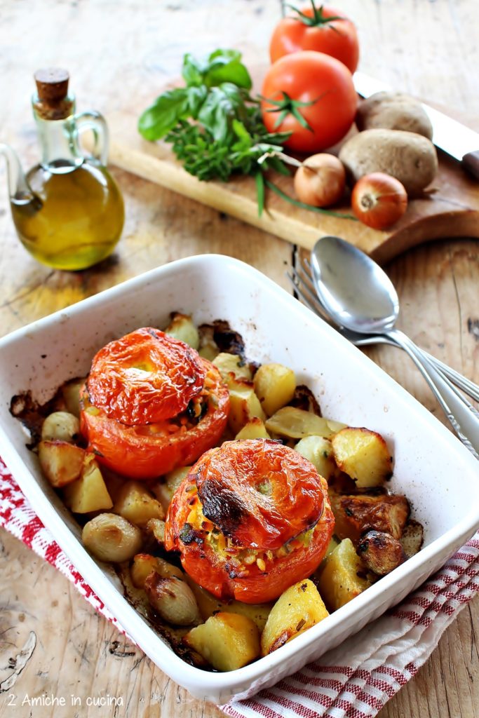 Pomodori ripieni di legumotti con patate e cipolle al forno, ricetta senza glutine