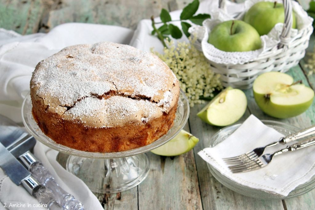 Torta sharlotka, dolce alle mele tipico russo