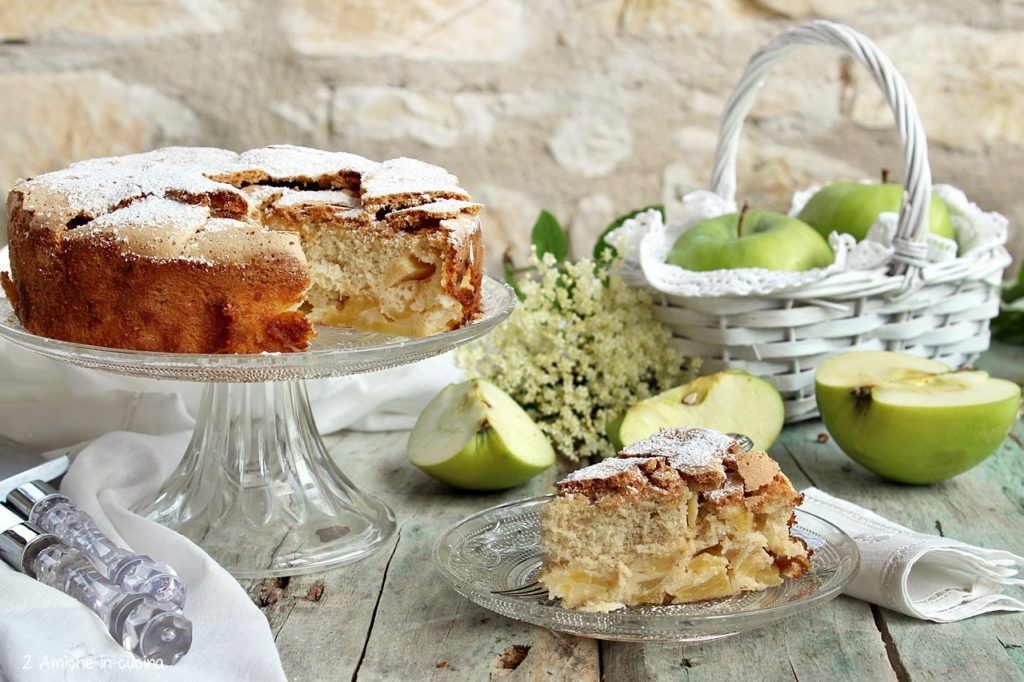 Torta di mele russa, leggera e senza grassi.